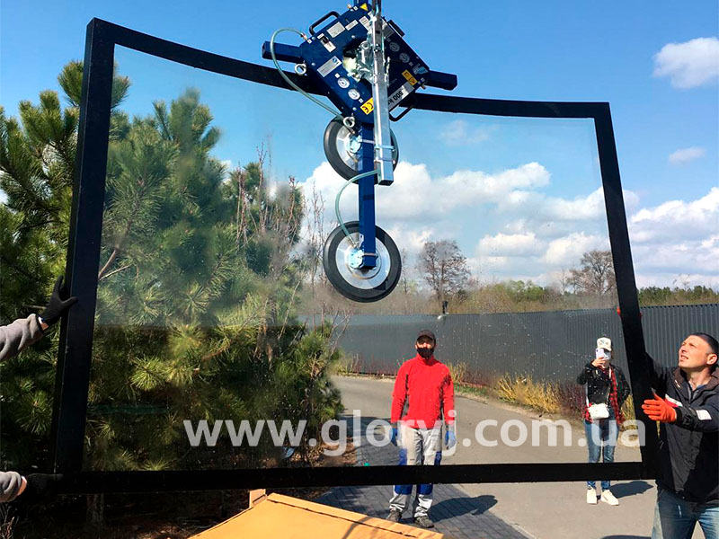 Виготовлення та монтаж прозорих стінок та ілюмінаторів для басейнів