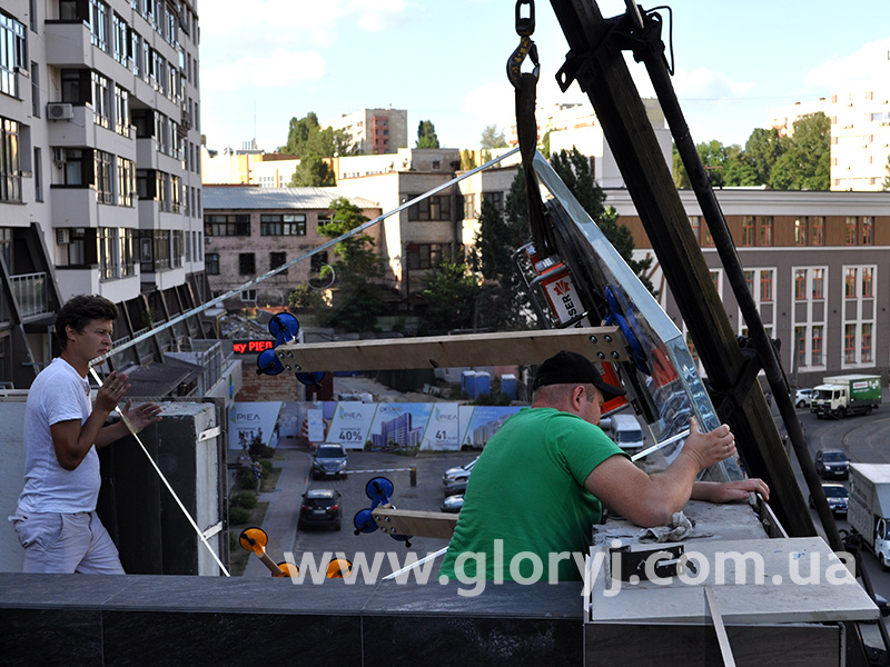 Виготовленя прозорих стінок для басейнів різних форм