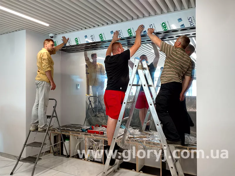 Монтаж бульбашкових панелей, колон, монопанелей, акваріумів з акрилу, прозорих вікон в басейни та інших виробів