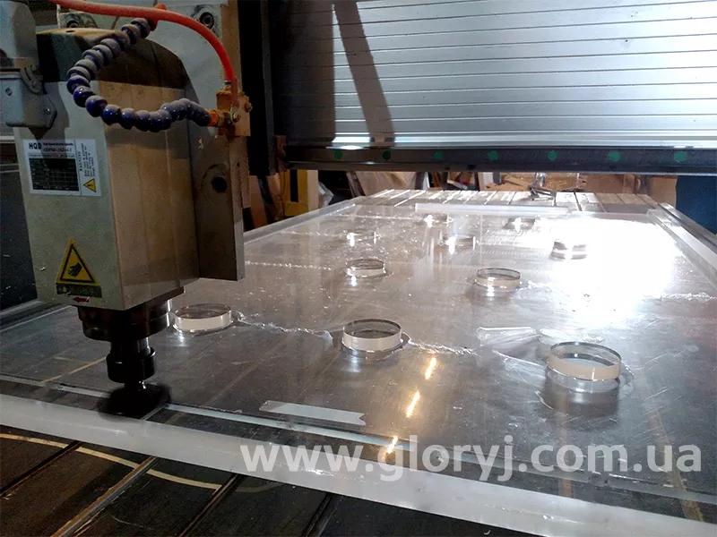 Обробка акрилу (оргскла) на фрезеровальному верстаті з ЧПУ
