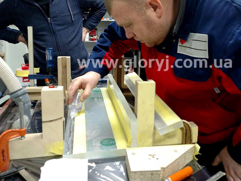 Склеювання акрилу (оргскла) різними методами та видами адгезивів (клеїв)