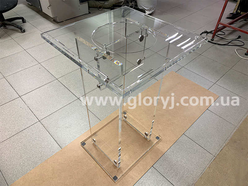 з акрилу виставкового обладнання з органічного скла (акрилу): подіумів, підставок, вітрин...