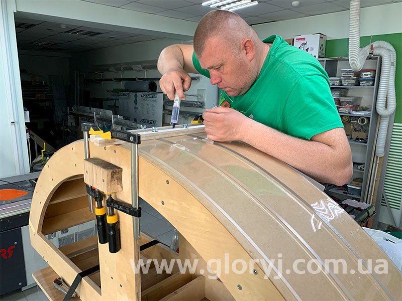 Склеювання деталей з акрилу (оргскла) різними клеями та технологіями